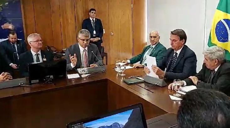 Sérgio Reis admite que errou e nega ser 'puxa-saco' de Bolsonaro - Politica  - Estado de Minas