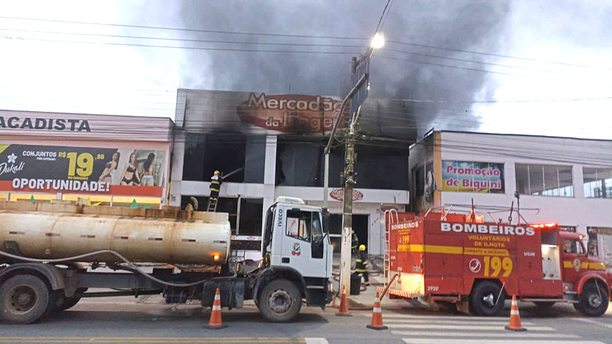 Fotos Mostram Como Ficou Loja Destru Da Por Inc Ndio Em Ilhota Jornal