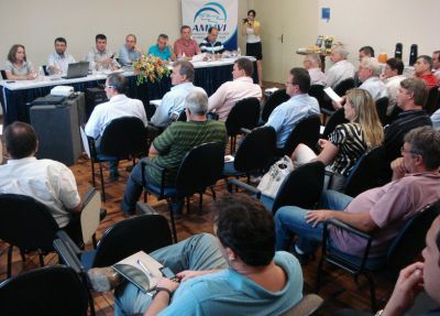 prefeitosdos14municpiosdomdiovalediscutemmovimentoeconmico800x574MD.jpg