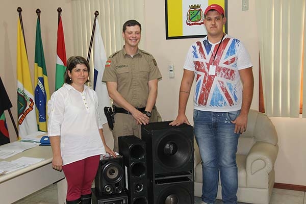 Polcia Militar de Gaspar doa equipamentos apreendidos para entidades