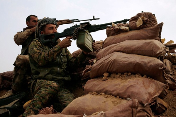 'Peshmergas' tomam maior aldeia de Bashiqa, sem resistncia do EI