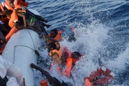 Naufrgios na costa da Lbia deixam 240 migrantes desaparecidos