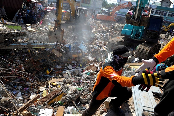 Indonsia procura sobreviventes aps terremoto
