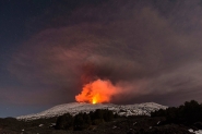 Exploso de cratera do Etna deixa dez turistas feridos