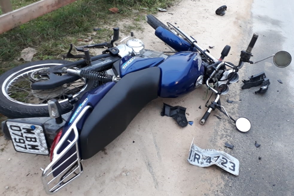 Acidente entre carro e moto deixa homem ferido em Gaspar
