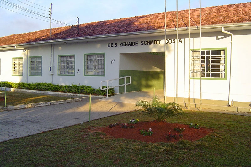 Atividade de integrao une alunos  da Zenaide Schmitt Costa e da Apae