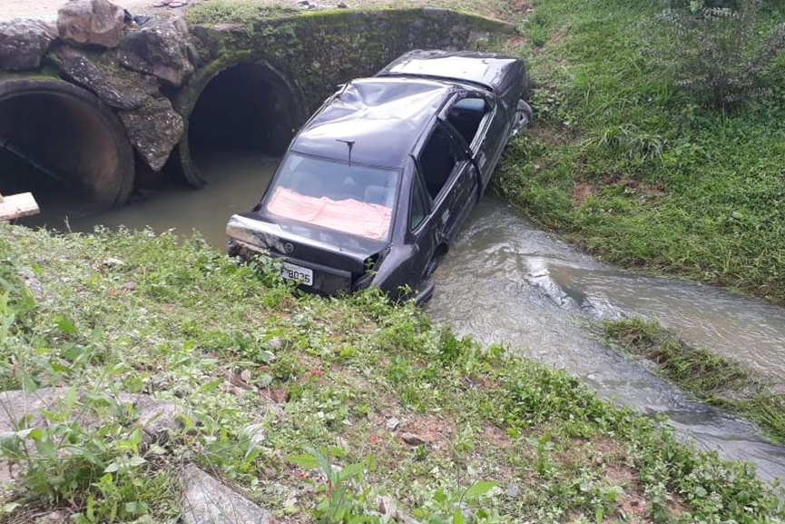 Mulher fica ferida em capotamento no bairro Gaspar Grande