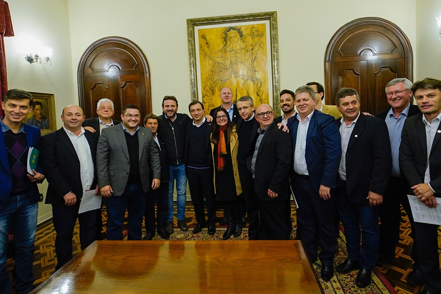 Prefeito de Gaspar participa de reunio com o governador Carlos Moiss
