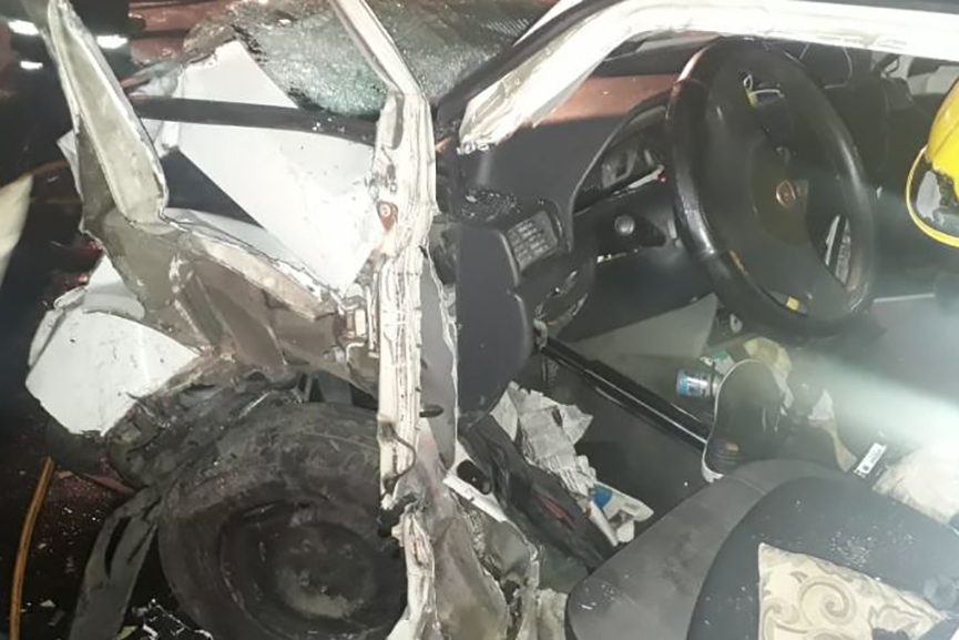 Coliso entre carro e carreta deixa dois homens feridos em Gaspar