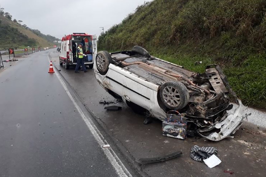 Capotamento deixa homem ferido na BR-470, em Gaspar