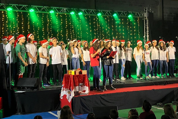 Colgio Uni encerra ano letivo com apresentaes culturais voltadas ao Natal