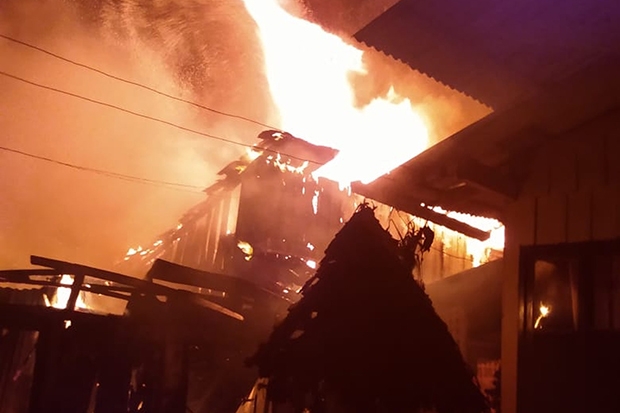 Quatro residncias so destrudas por incndio em Blumenau