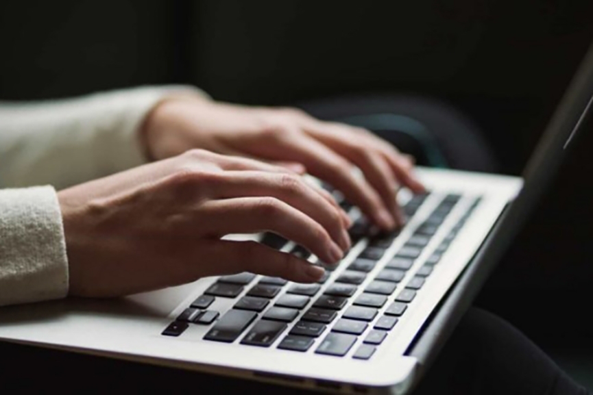 Estelionatrios que aplicavam golpe pela internet so presos em Gaspar