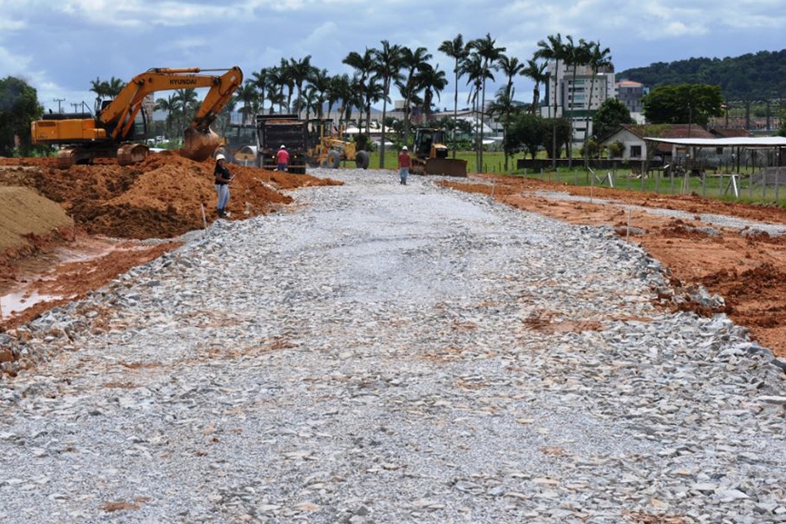 Comea a instalao do sistema de drenagem no trecho 2 do Anel de Contorno de Gaspar