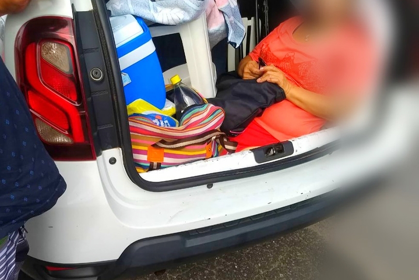 Polcia flagra motorista da Argentina levando sogra em porta-malas de carro em Florianpolis