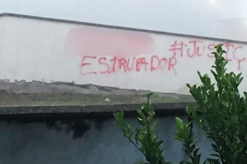 Professor  afastado e Polcia Civil investiga denncia de estupro em escola de Gaspar