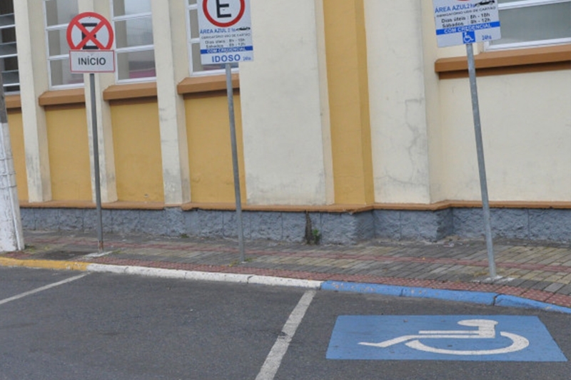 Aprovado projeto que reserva vagas em estacionamentos para gestantes