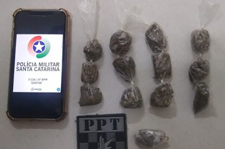 Menor com 50 passagens pela polcia  detido por trfico de drogas e direo perigosa em Gaspar