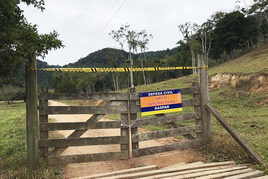 Morro do Parapente  interditado por registros de aglomeraes
