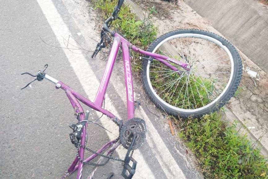 Batida entre bicicleta e carro mata ciclista em Itaja