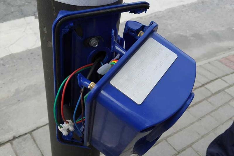 Sistema eletrnico de travessia  vandalizado em Gaspar