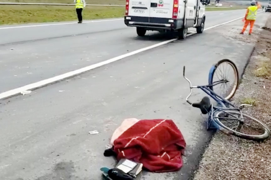 Ciclista fica gravemente ferido em acidente com caminho na BR-470, em Ilhota