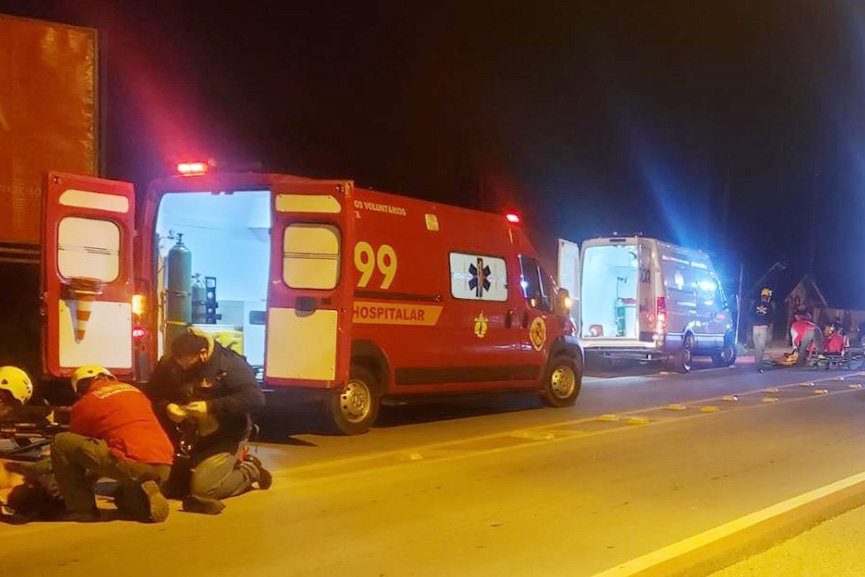 Atropelamento em Gaspar deixa pedestre e motociclista feridos