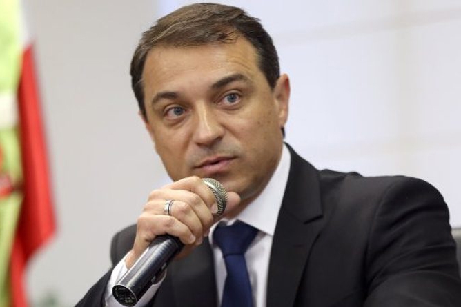 Justia suspende sesso que julgaria impeachment de Moiss nesta quinta	