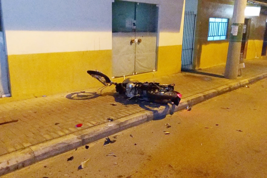 Jovem de 19 anos morre em coliso frontal entre carro e moto em Brusque