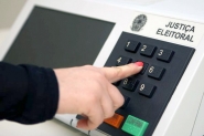 Urnas eletrnicas so garantia de segurana e democracia h 24 anos
