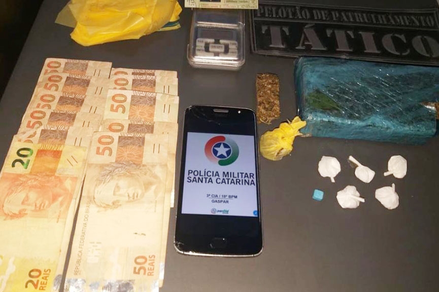 Homem de 44 anos  preso com cocana e maconha no bairro Coloninha, em Gaspar