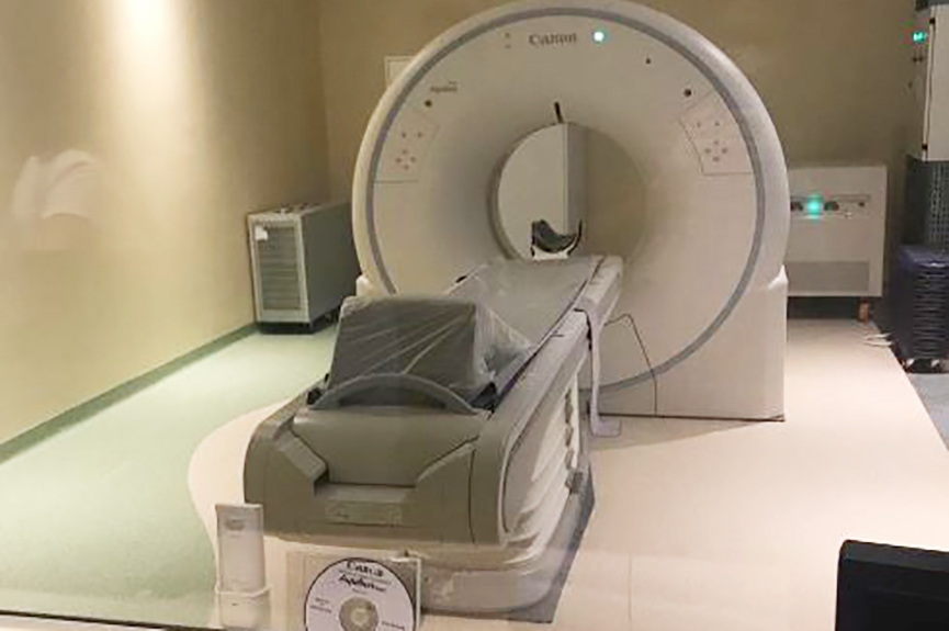 Tomgrafo instalado no Hospital de Gaspar passa por teste de funcionamento