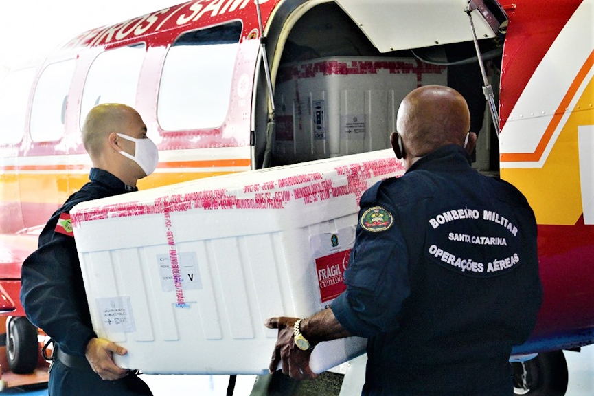 Coronavrus: bombeiros levam 16 mil doses de vacina para o Oeste e Extremo Oeste