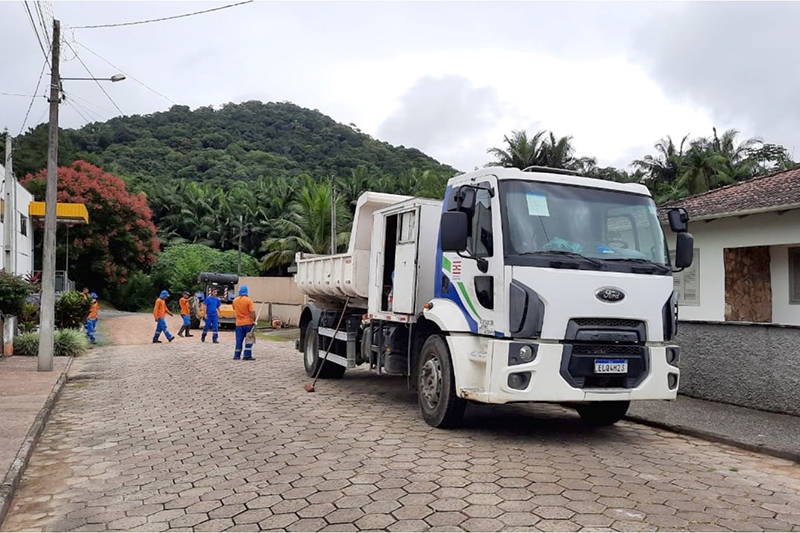 Mutiro de manuteno nas vias marca cinco anos de criao do Distrito Belchior