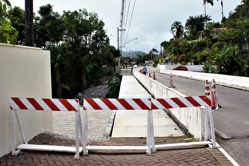 Prefeitura de Gaspar rescinde contrato com empresa que executava obra na ponte do Alvorada