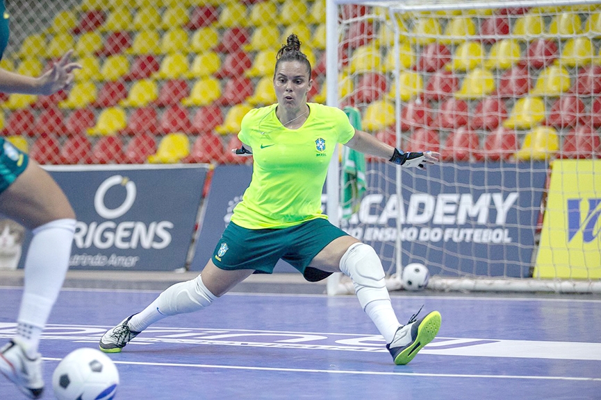 Atleta De Ilhota Eleita Uma Das Dez Melhores Goleiras De Futsal Do