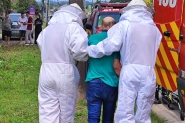 Idoso  atacado por abelhas no bairro Figueira, em Gaspar; foram quase 100 ferroadas 
