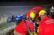 Jovem  encaminhado ao hospital aps queda de moto em Ilhota