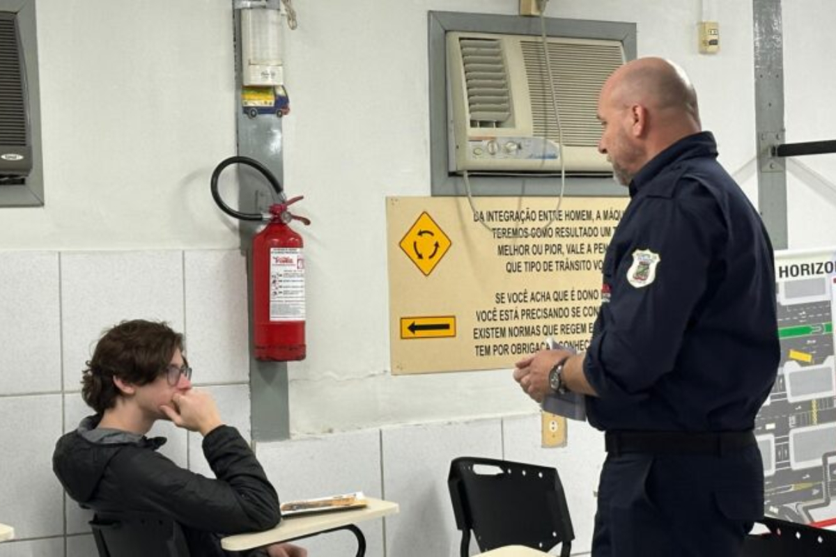 Maio Amarelo: Ditran de Gaspar promove palestras sobre conscientizao no trnsito
