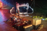 Homem morre aps carro colidir contra cerca de arame e capotar no Vale do Itaja 