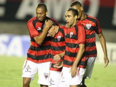 atleticogocomemoraogolquetirouobrusquedacopadobrasilMD.jpg