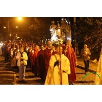 Missa e procissão luminosa marcam início da Festa de São Pedro em Gaspar
