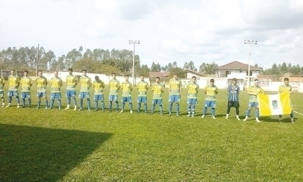 Sete de Setembro leva ta�a da Liga Gasparense 2015