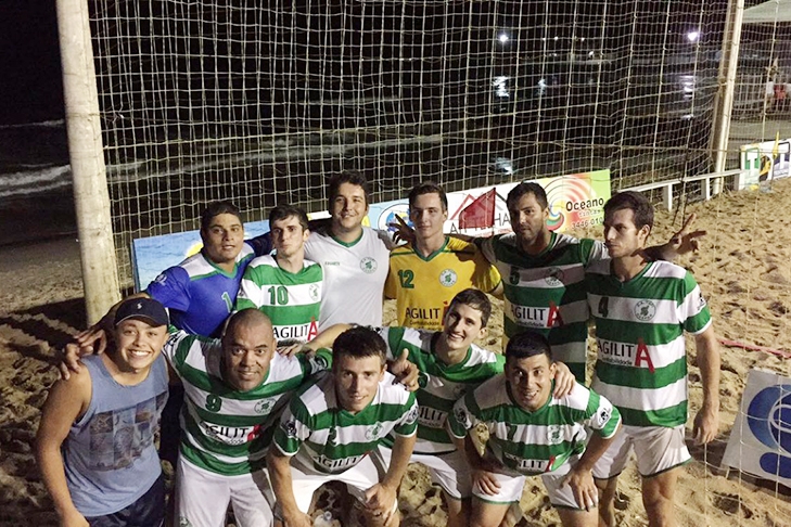Tupi vence e vai � semifinal no beach soccer