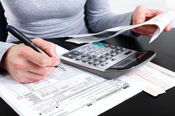 Brasileiros j� pagaram R$ 1,4 trilh�o em impostos em 2016