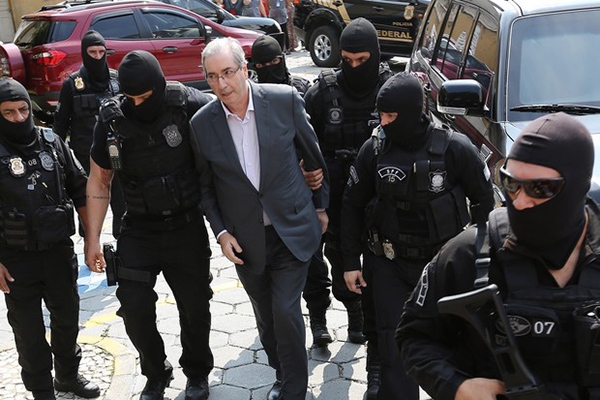 Eduardo Cunha faz exame de corpo de delito no IML em Curitiba