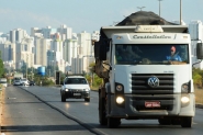 Justi�a libera aplica��o de multas por farol desligado em rodovia sinalizada