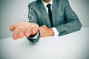 BC v� espa�o para queda gradual de juros, mas avaliar� ritmo de corte