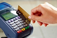 Juro do cart�o se aproxima de 500% ao ano em setembro e bate recorde