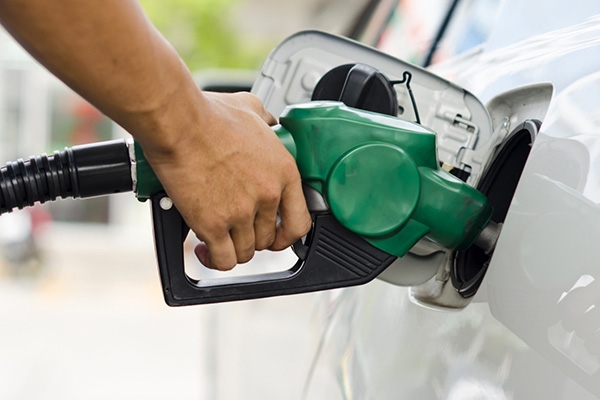 Petrobras anuncia queda no pre�o da gasolina e do diesel nas refinarias